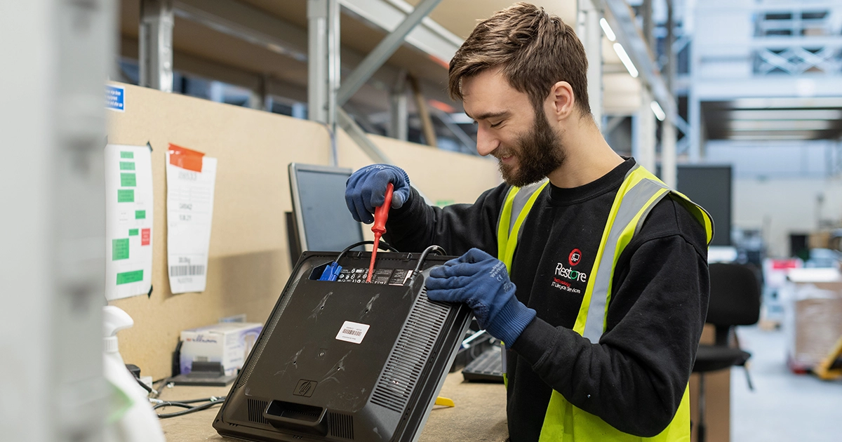 Warehouse operative fixing equipment